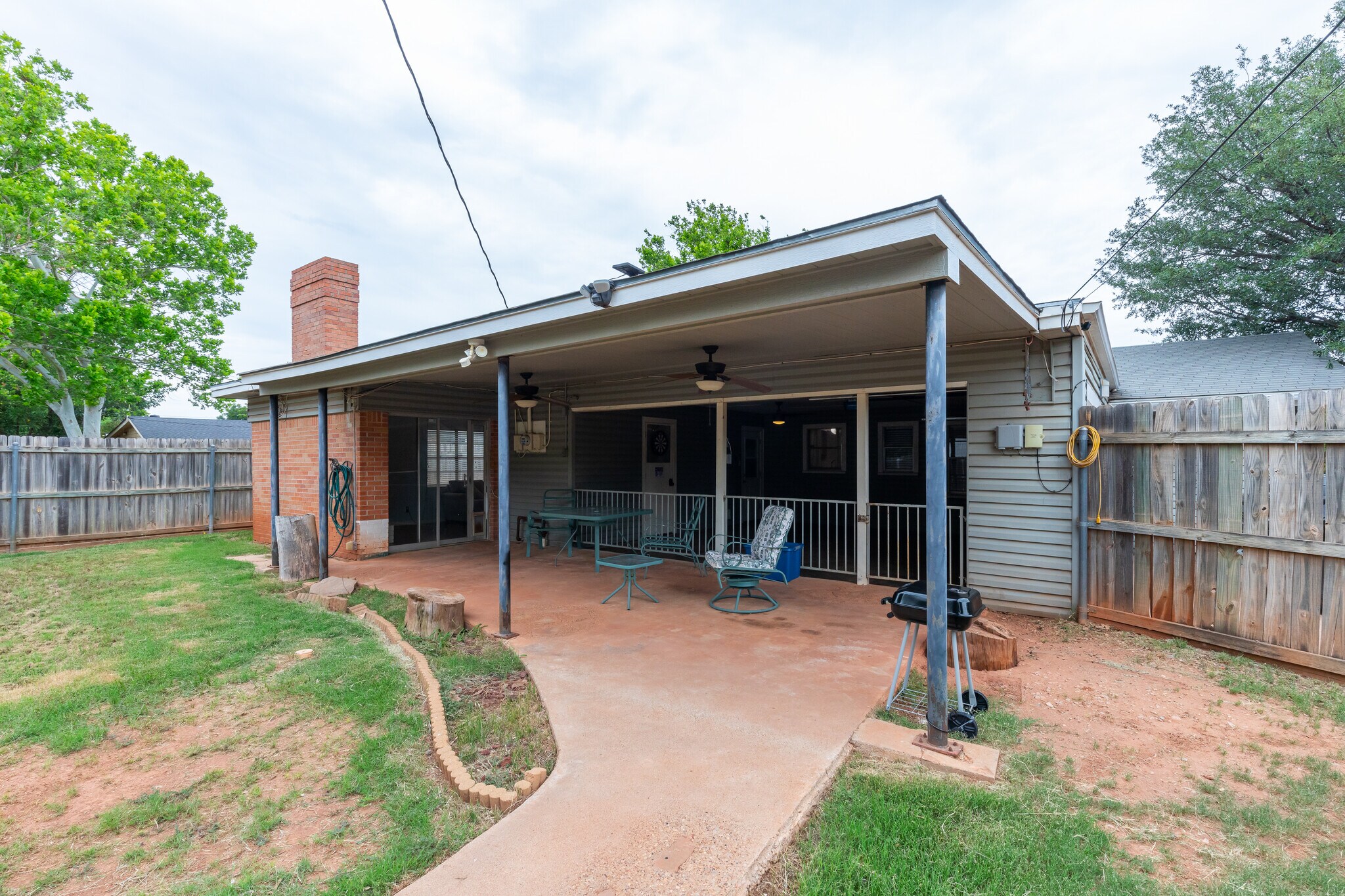 Building Photo - 1802 Glendale Dr