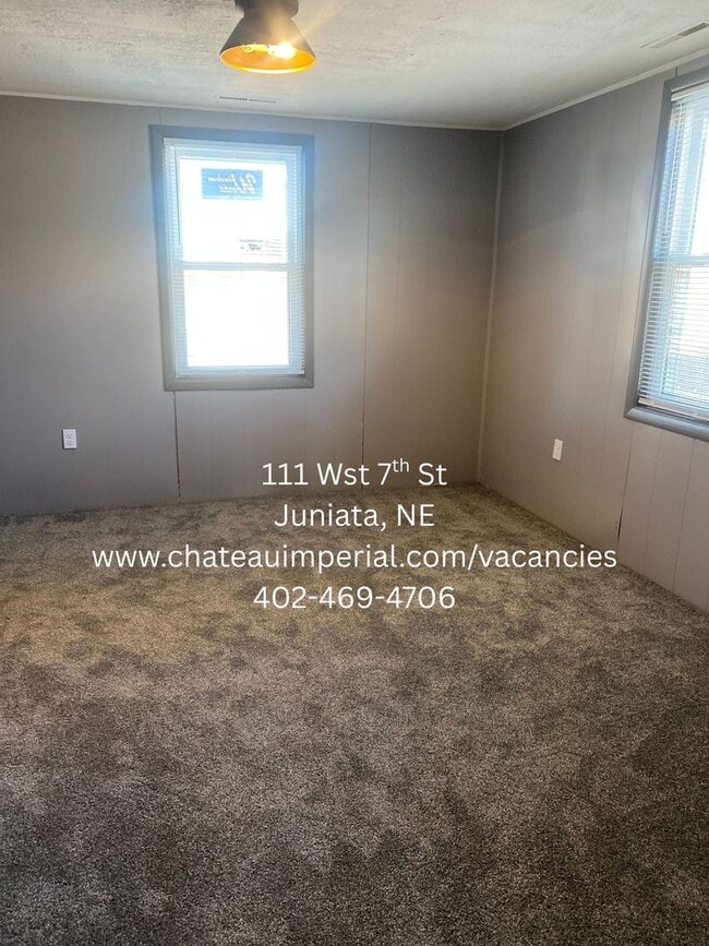Building Photo - 2 bedroom house