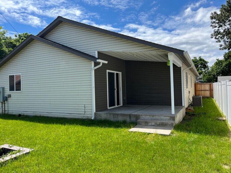 Building Photo - 1206 N 6th St