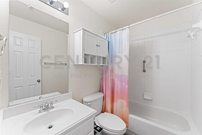 Building Photo - Beautifully Maintained, 2-Story 5/3.5/3 Ne...