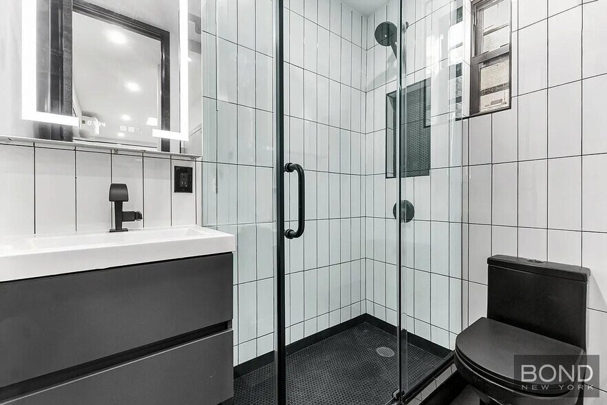 Building Photo - 438 W 52nd St