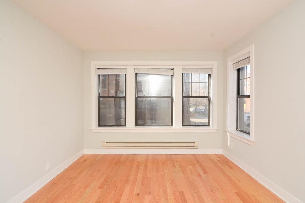 Building Photo - 4422 N Wolcott Ave