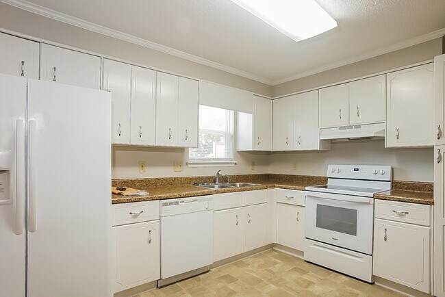 Building Photo - Lovely 3 Bedroom in Hephzibah, GA!