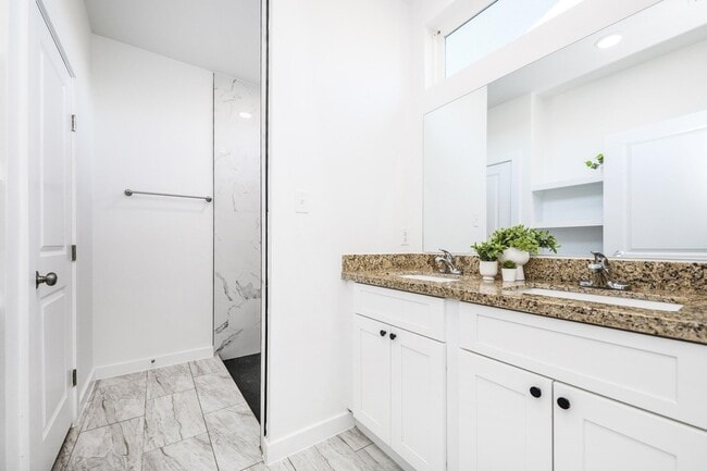 Building Photo - 3911 Casa Blanca Lake Rd