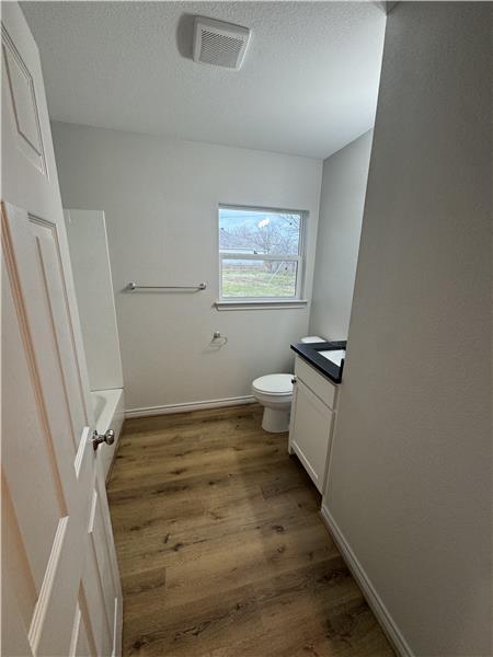 Building Photo - 207 Laurel Ln