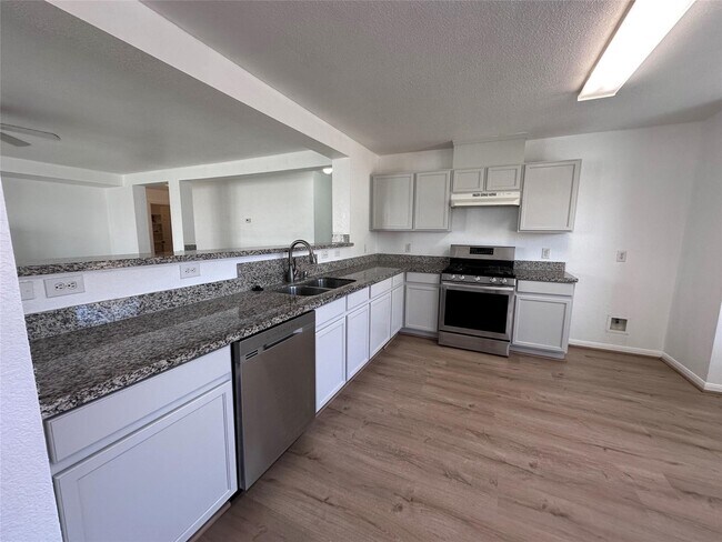 Building Photo - 3927 Brook Garden Ln