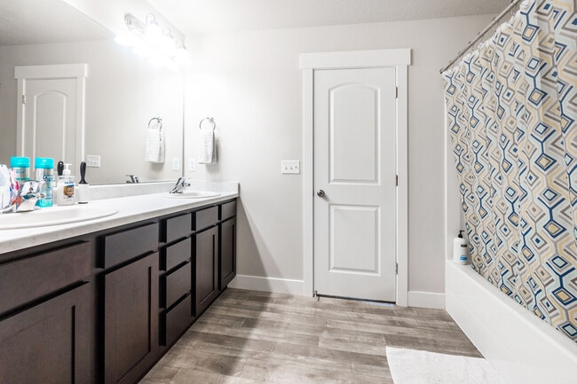 Building Photo - 16104 S Bodmin Way