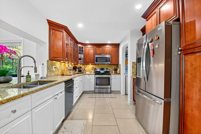 Building Photo - 435 Pine Villa Dr