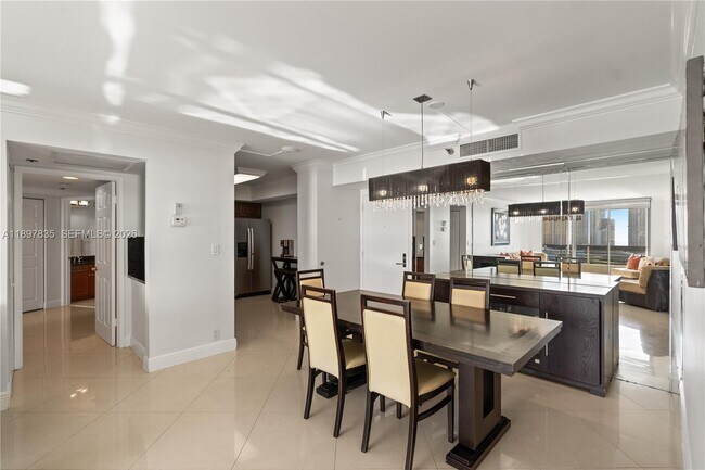 Building Photo - 19101 NE 36th Pl