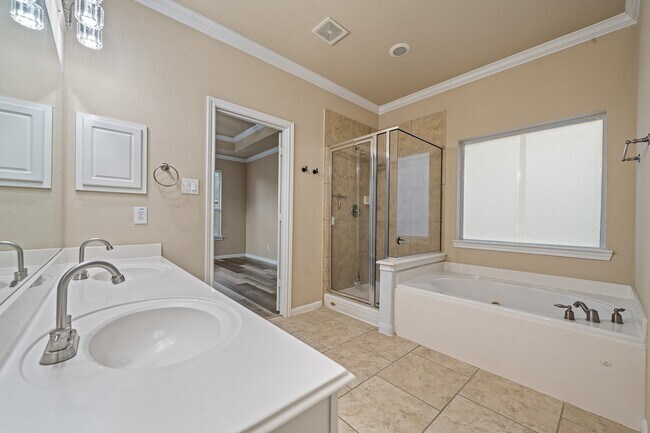 Building Photo - 5123 Shadow Breeze Ln