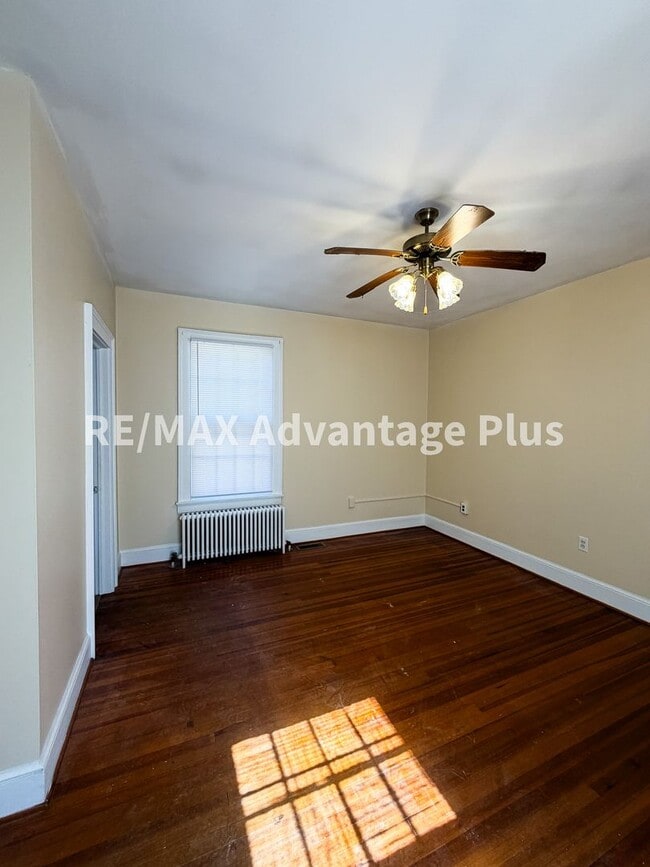 Building Photo - 106 Grove St