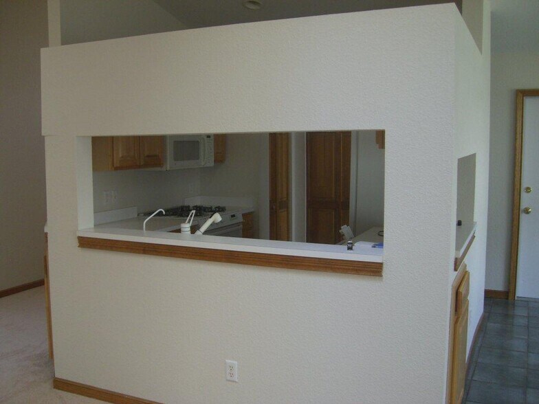 Building Photo - 722 Hilltop Ln