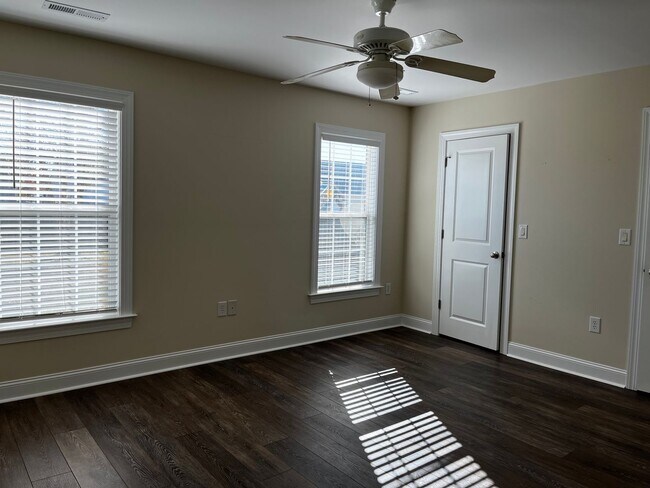 Building Photo - Don't miss this beautiful home in desirable Brice's Crossing