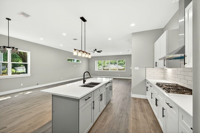 Building Photo - 4517 Larch Ln