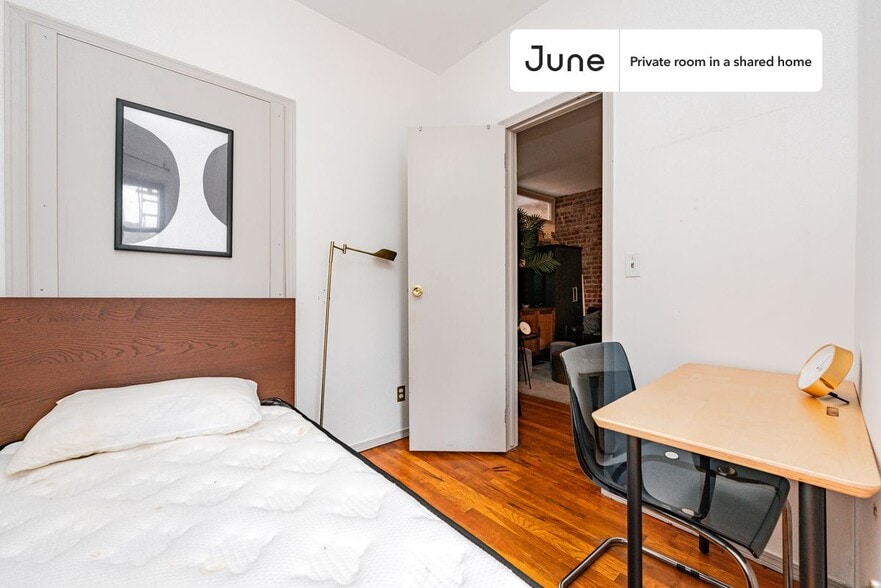 Building Photo - Room in Shared 3 bed/1 bath home