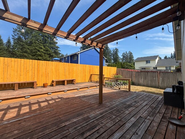 Building Photo - Beautiful One Story House - 3 bed in Spanaway!