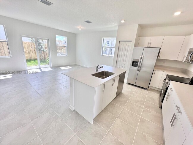 Building Photo - 191 SE 11th St