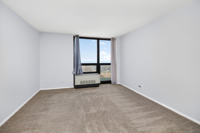 Building Photo - 2500 N Lakeview Ave