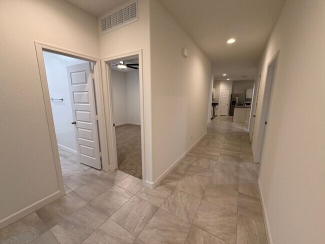 Building Photo - 1481 N Fenway Dr