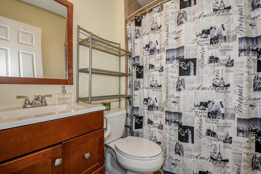 Building Photo - 294 D St