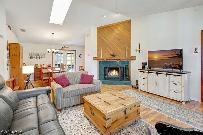 Building Photo - 3520 2nd Ave NE