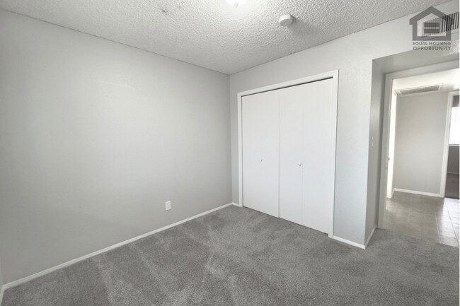 Building Photo - 529