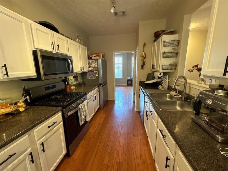 Building Photo - 3082 Kentmere Dr