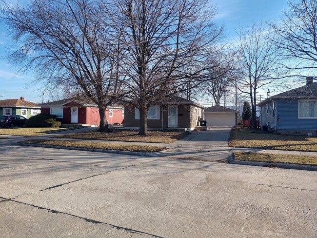 Building Photo - 2737 Hamilton Ave