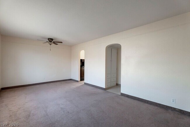 Building Photo - 216 N 10th St