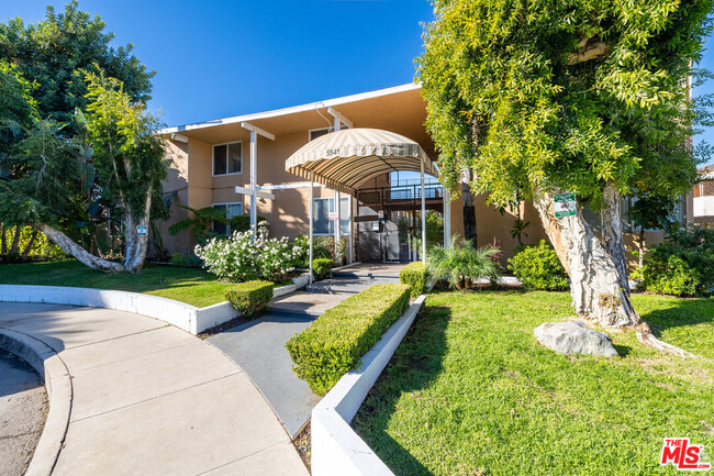 Building Photo - 5541 Newcastle Ave