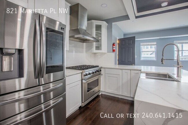 Building Photo - 821 Marietta Pl NW