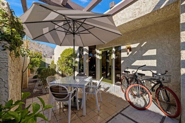 Building Photo - 1317 E Amado Rd