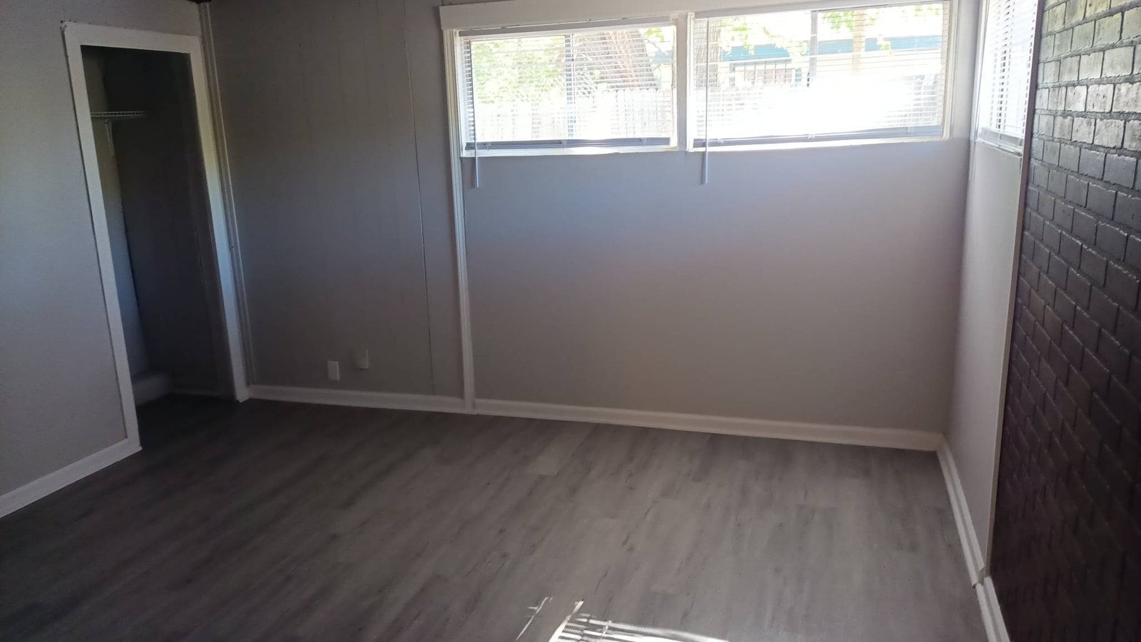 Building Photo - 2441 N Oswego Ave