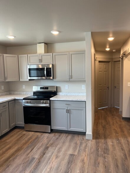 Building Photo - 608 S Jackson St