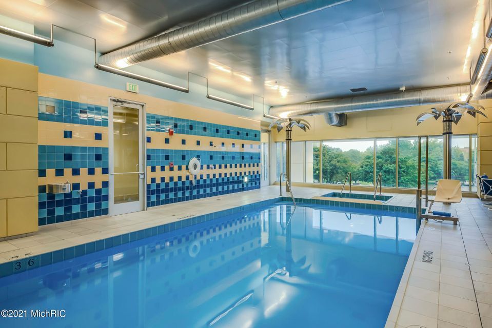 Building Photo - 335 Bridge St NW