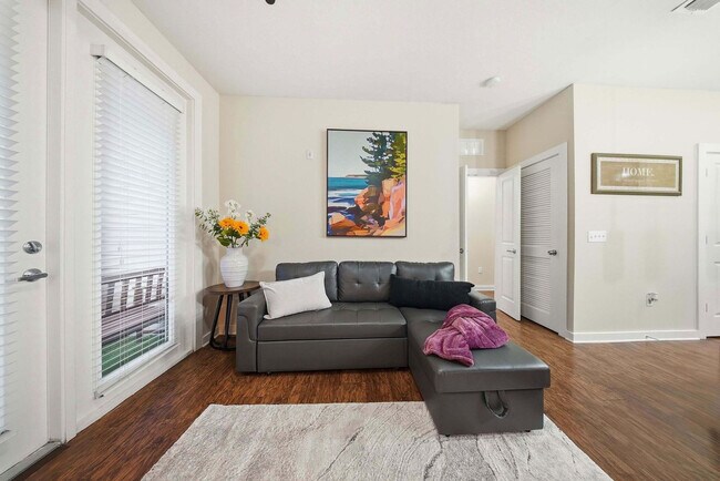 Building Photo - 1700 W Cleveland St