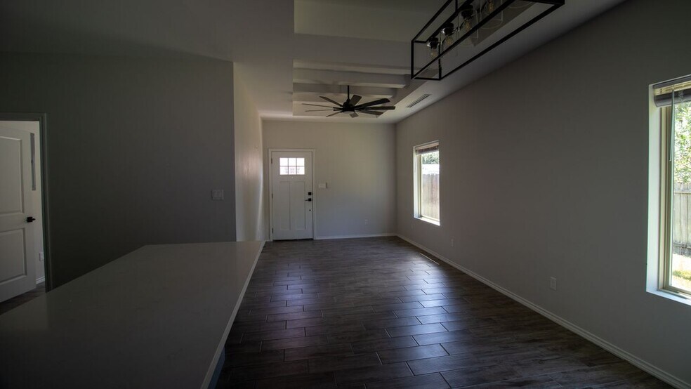 Building Photo - 312 E Magnolia Ave