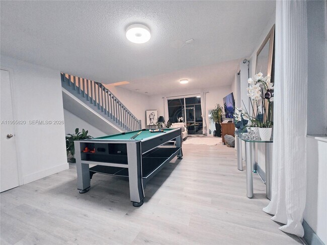 Building Photo - 1303 Presidio Dr