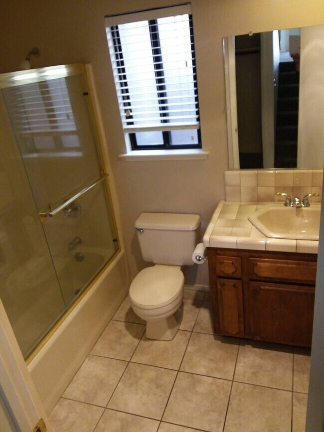 Building Photo - 450 Solar Way