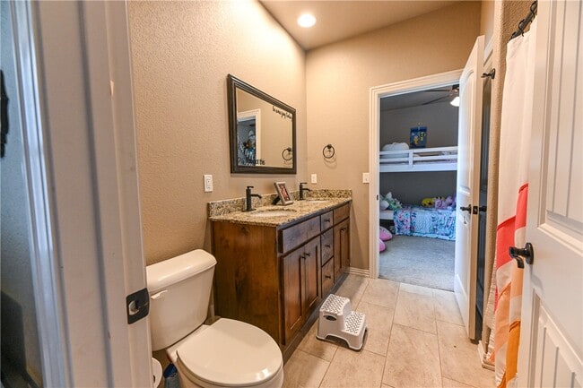 Building Photo - 5824 W Persimmon St