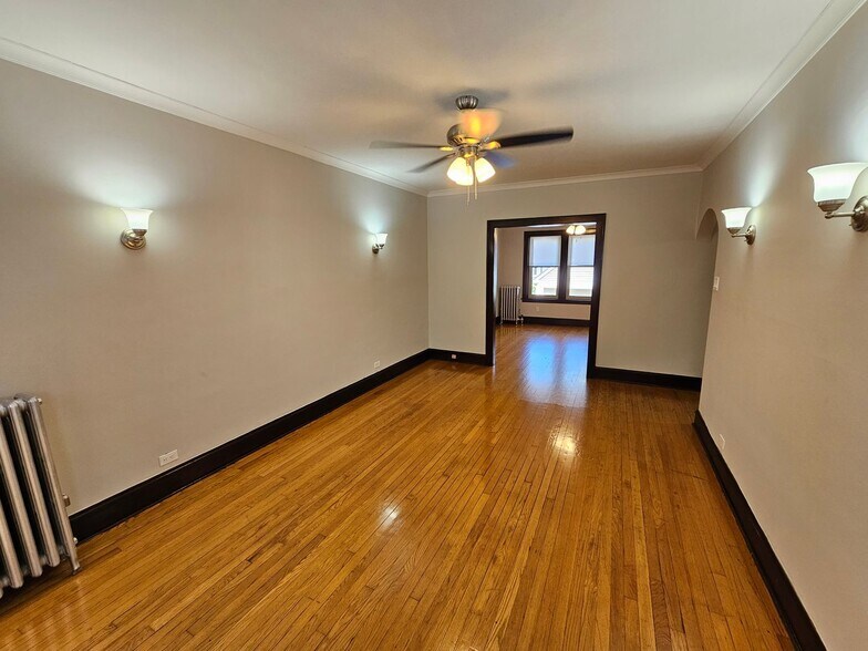 Building Photo - 4537 N Hamilton Ave