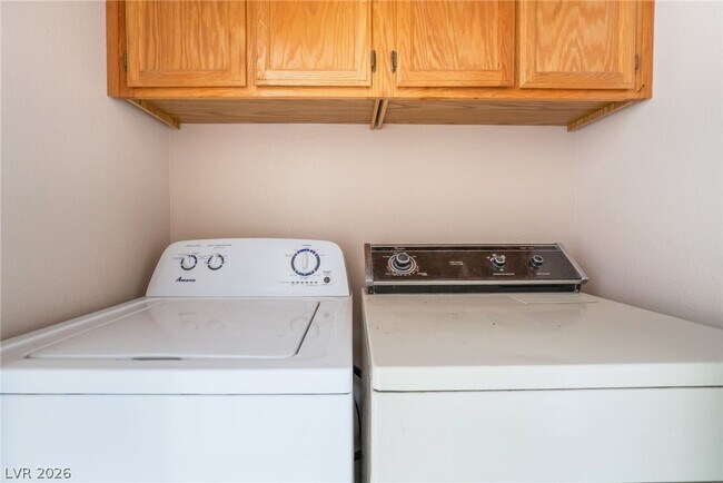 Building Photo - 8150 Canto Ave