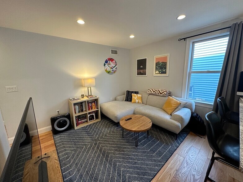 Building Photo - 38 Porter St