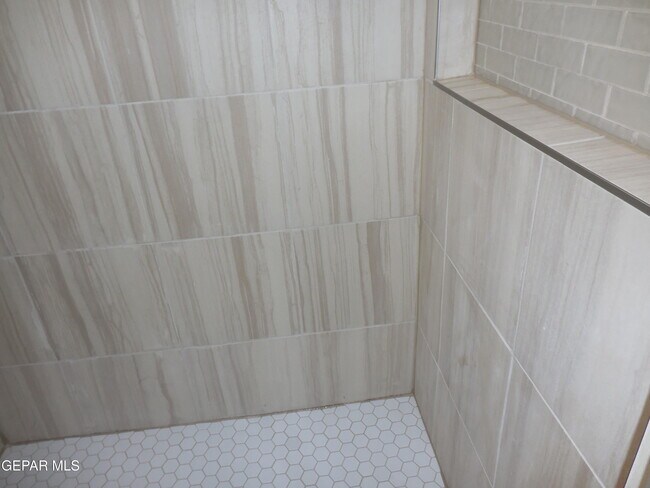 Building Photo - 561 Oakmont