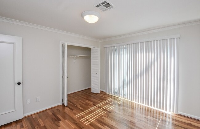 Building Photo - 9703 Briar Forest Dr