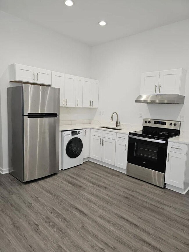 Building Photo - 214 S Park St