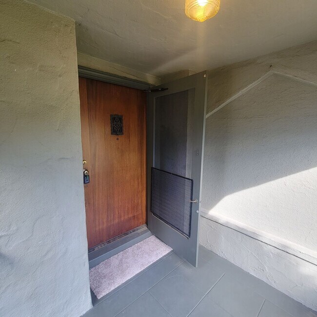 Building Photo - 950 Fremont St