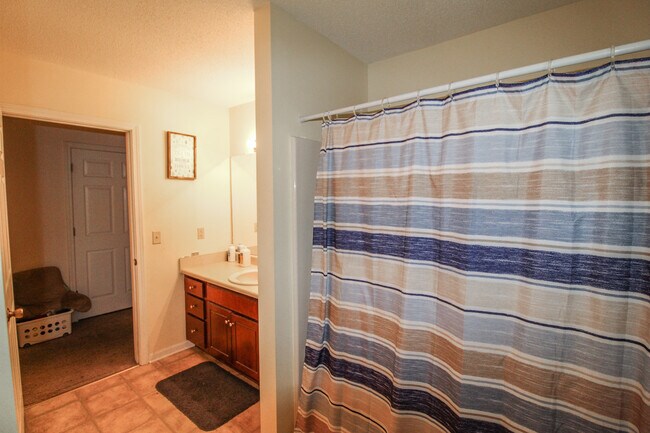 Building Photo - 802 N Taylor Ct