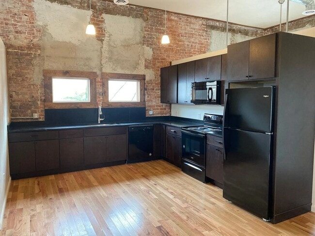 Building Photo - 114 E Harrison St