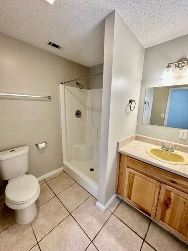 Building Photo - Spacious 3 Bedroom Duplex for Rent in Nice...
